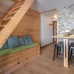 A Lovely Flat Right In The Centre Of Апартаменти